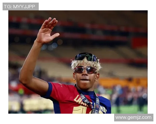 央视报道足球明星精彩瞬间视频引发球迷热议与关注 央视报道足球明星精彩瞬间视频引发球迷热议与关注