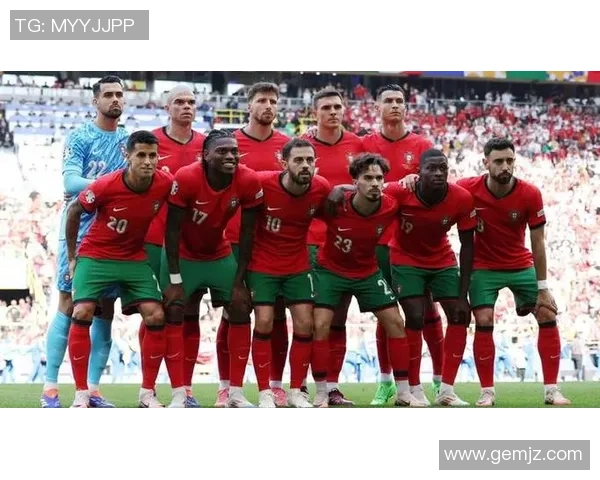 葡萄牙足球明星海报展现激情与荣耀的完美结合