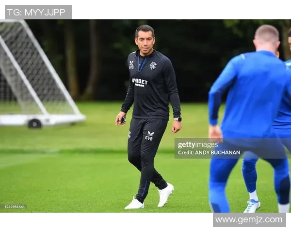 足球明星训练穿搭解析时尚与实用的完美结合 足球明星训练穿搭解析时尚与实用的完美结合